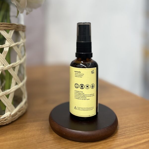 Radiant Glow Oil Cleanser - Image 3